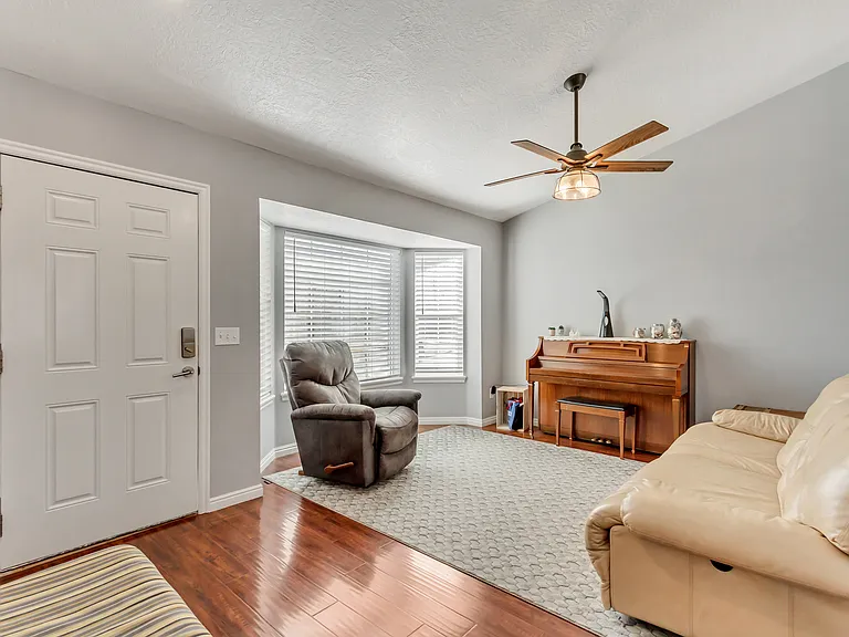 5943 Genoa Ln — Photo 4