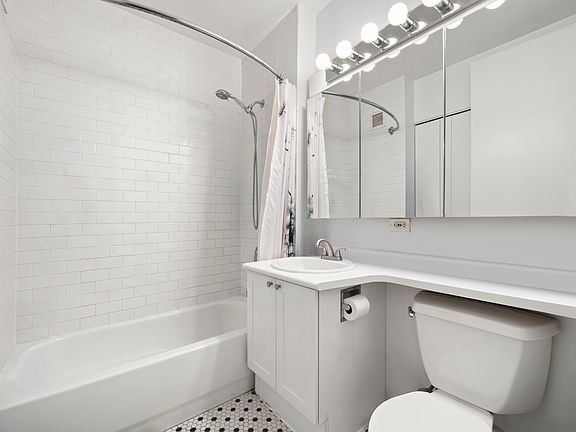 4th image of 88 Greenwich St APT 408