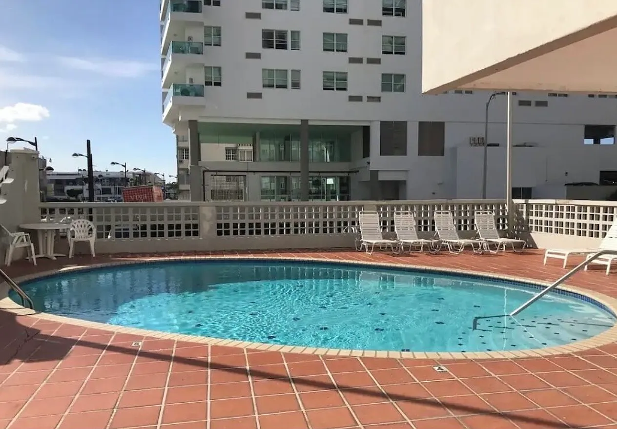 1 bed, 800 sqft, $2,400 — Photo 2