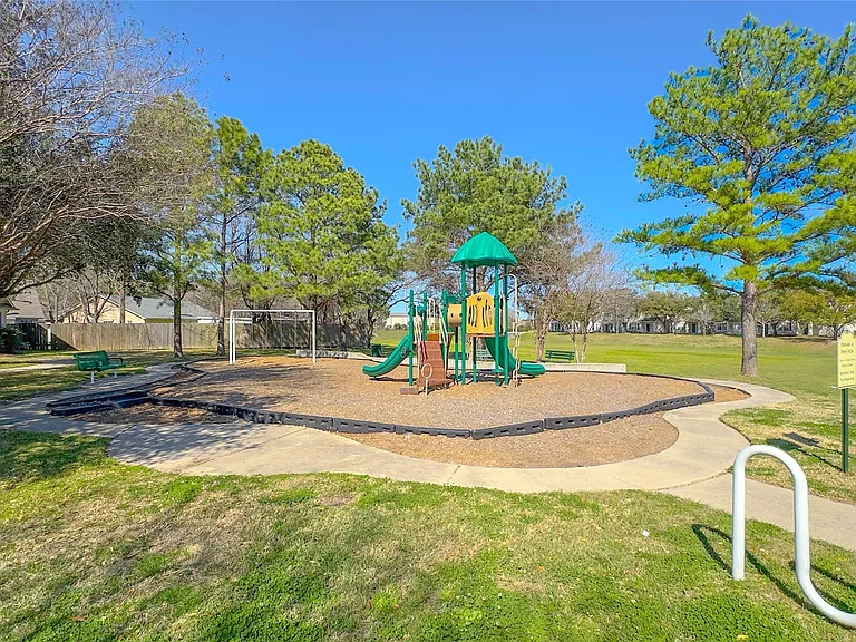 9923 Farrell Dr — Photo 40