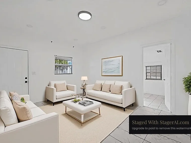 1114 NW 39th St — Photo 1