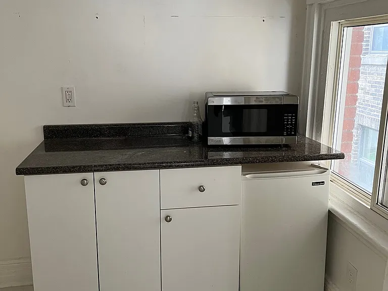 9 Homewood Ave #7 — Photo 1