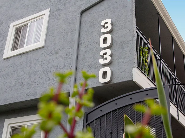 Unit on C St — Photo 1