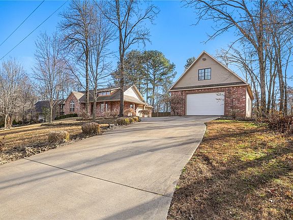 3rd image of 50 Chelmsworth Cir