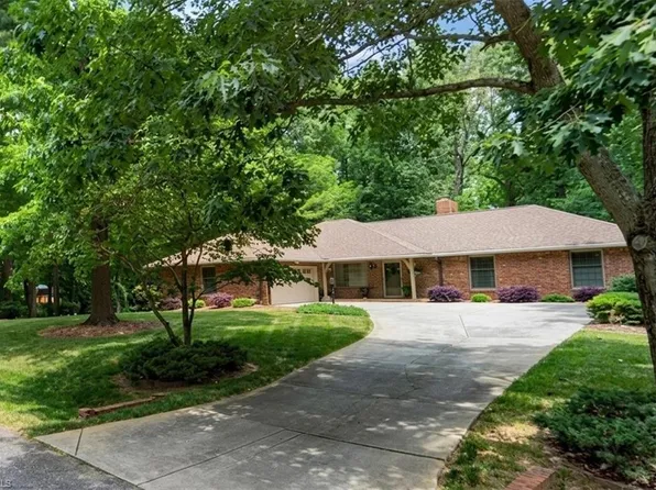 5 Windsor Cir, Thomasville, NC 27360