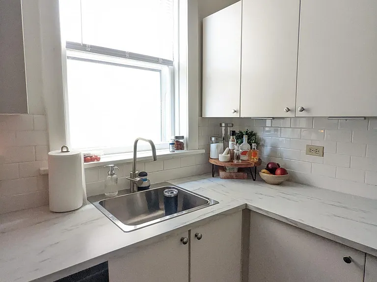 1458 W Belle Plaine Ave — Photo 17
