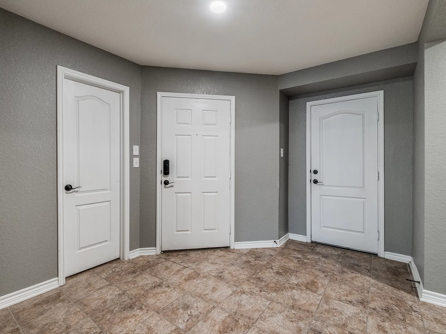 3 bed, 2.5 bath, 2499 sqft, $2,200 — Photo 4
