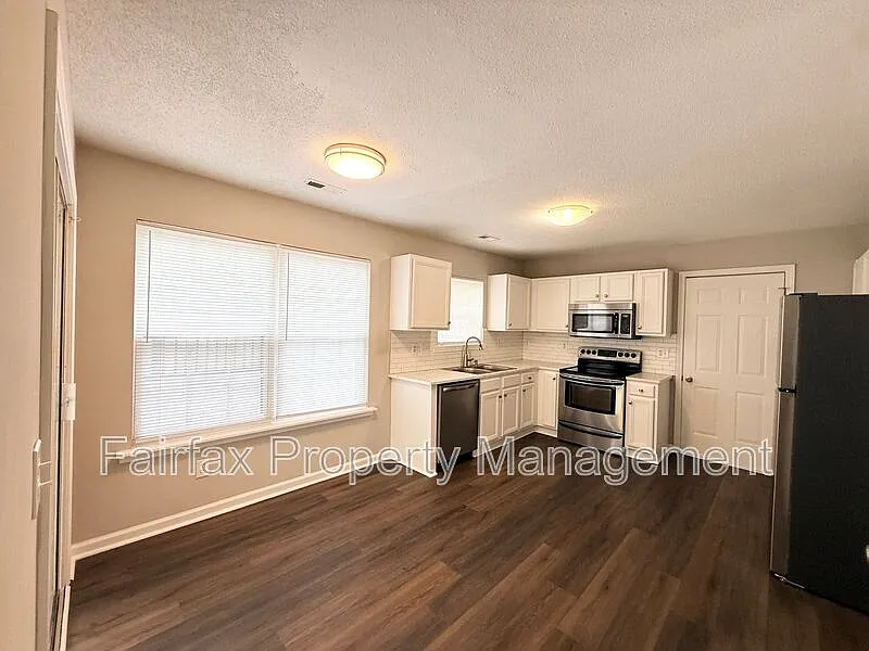 4 bed, 2.5 bath, 1785 sqft, $2,200 — Photo 4