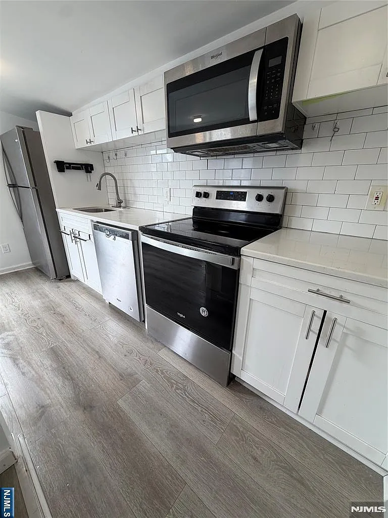 48 Entwistle Ave — Photo 2