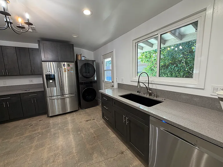 22701 Martha St — Photo 34