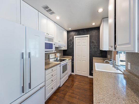 4th image of 8221 Amberwoods Pl