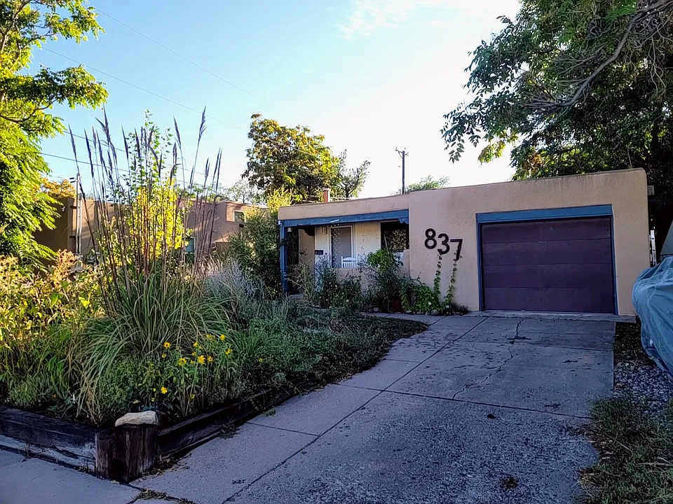837 Rio Vista St
