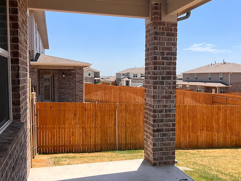 220 Saide St — Photo 23