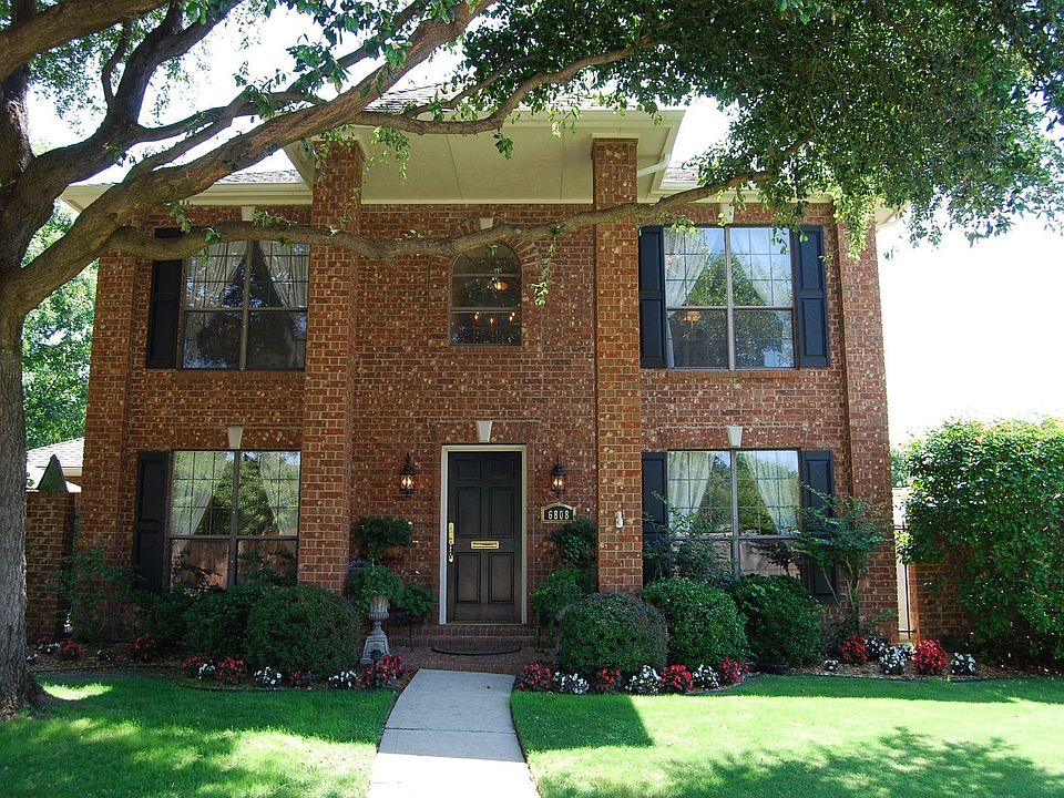 Beautiful front view of house