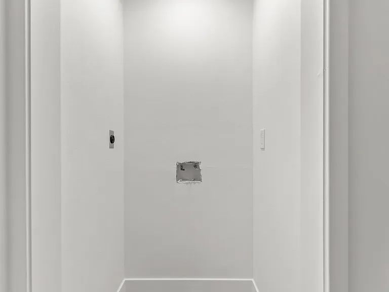 80(707W) — Photo 14
