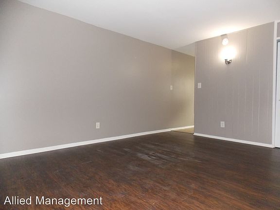 5th image of 315 Ballpark Dr Unit 104