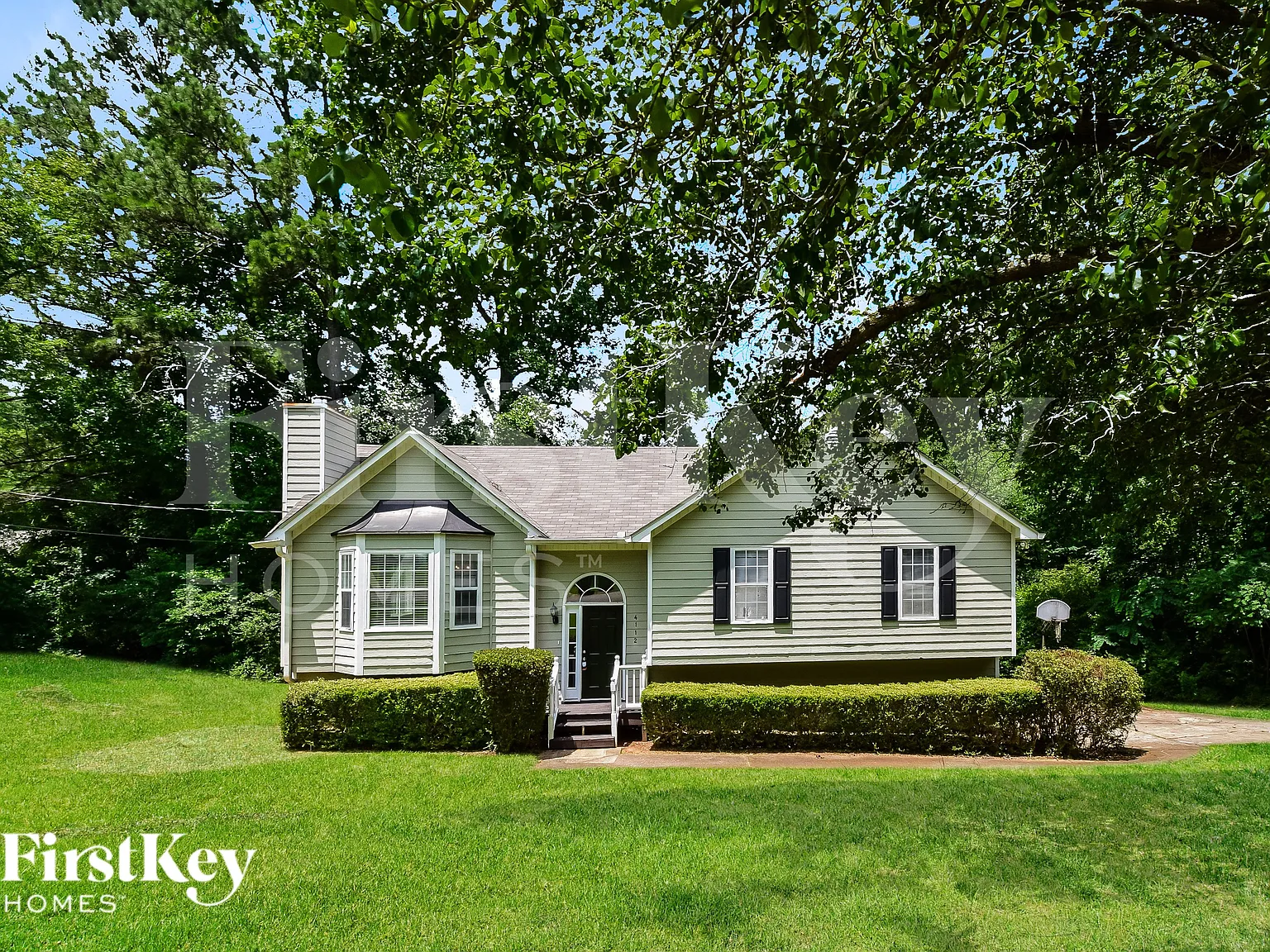 4 bed, 2.5 bath, 1960 sqft, $2,130 — Photo 1