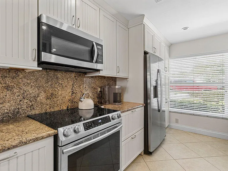 842 SE 19th Ave #103 — Photo 8
