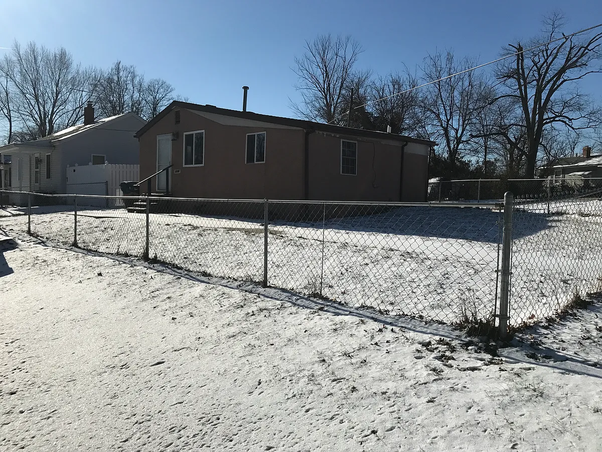 Building Photo - 2220 Fernwood Pl