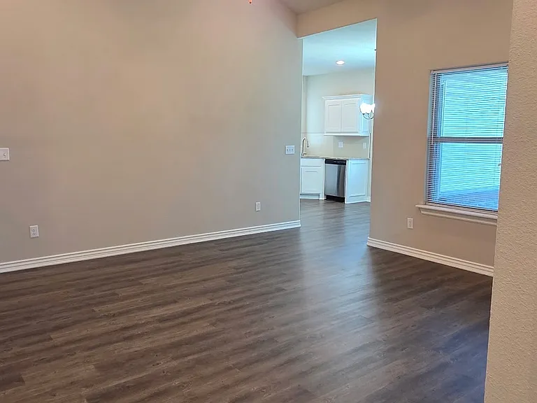 1441 General Parson Dr — Photo 3