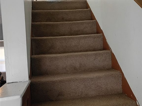 5th image of 1609 Dietzen Ave