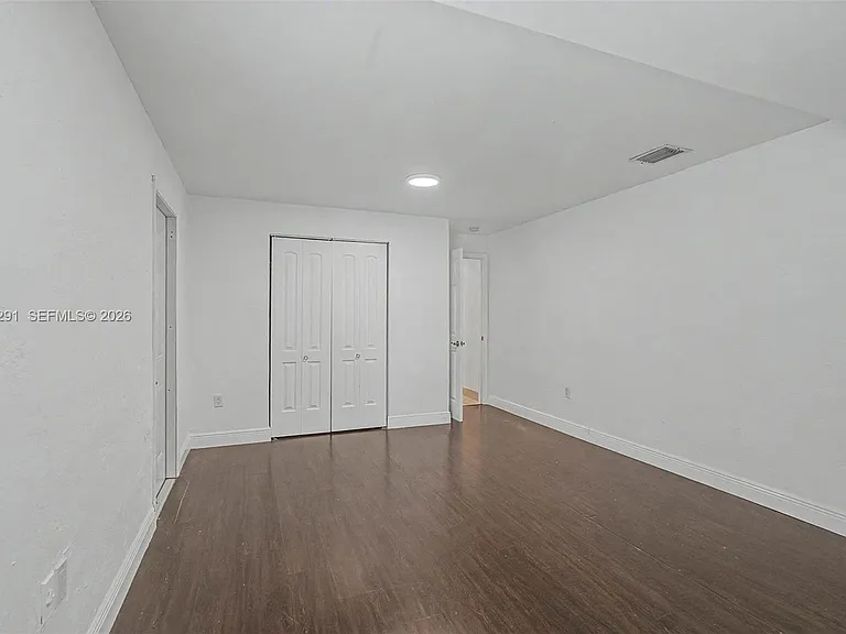 5917 SW 62nd Ter — Photo 9