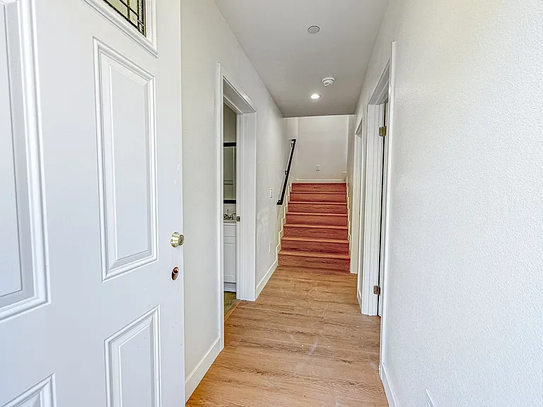 423 E 31st St — Photo 30