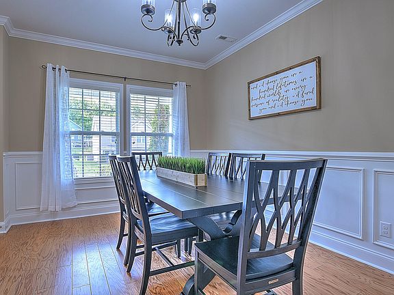 4th image of 2927 Royal Mile Dr