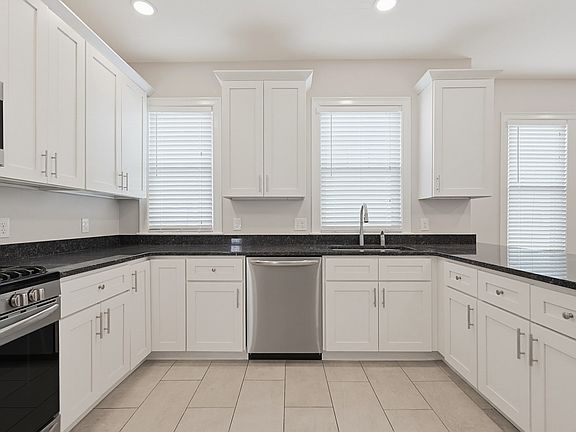 4th image of 91 Verndale St