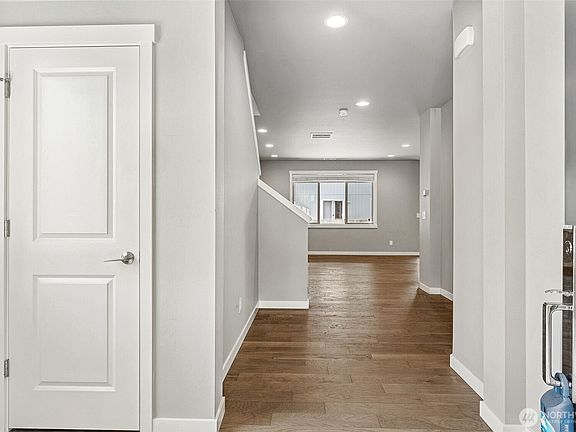 4th image of 16822 124th Avenue Ct E