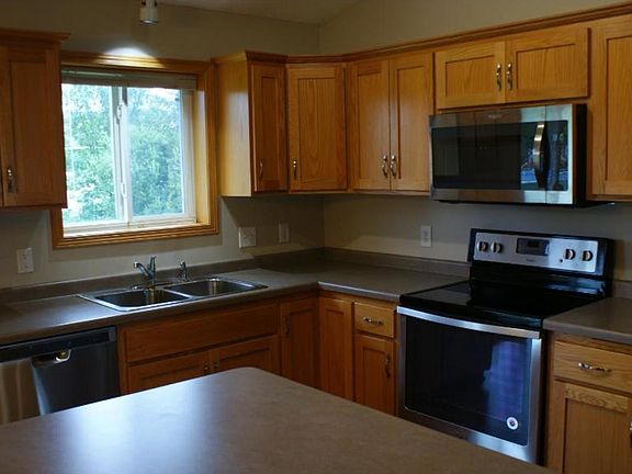 4th image of 702 Isanti Pkwy