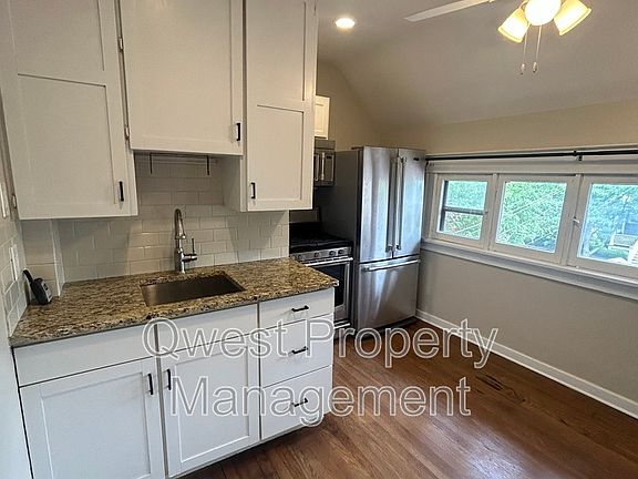 2nd image of 902 Cherry St SE APT 2