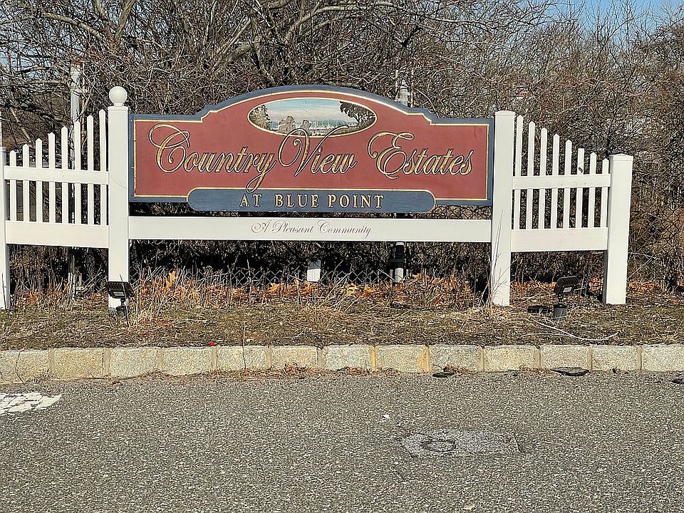 1st image of 4 Rolling Hill Dr