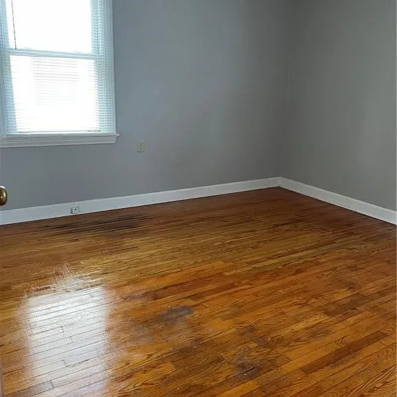 560 Beecher St — Photo 6