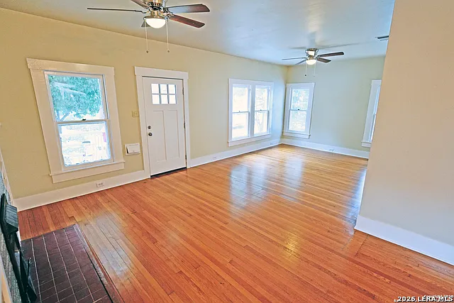 412 E Myrtle St — Photo 13