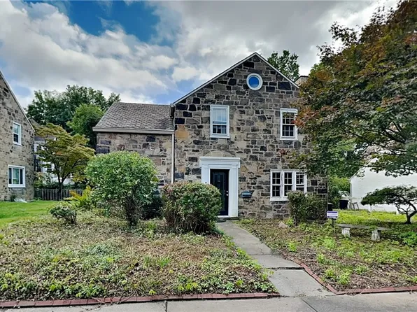 4 Laurel Vlg, Pittsburgh, PA 15202