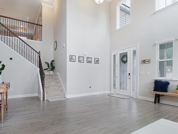 5th image of 621 Melrose Abbey Ln
