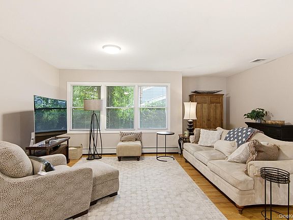 4th image of 301 Laurel Road