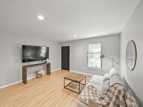 4th image of 516 SE Morningside Dr APT A