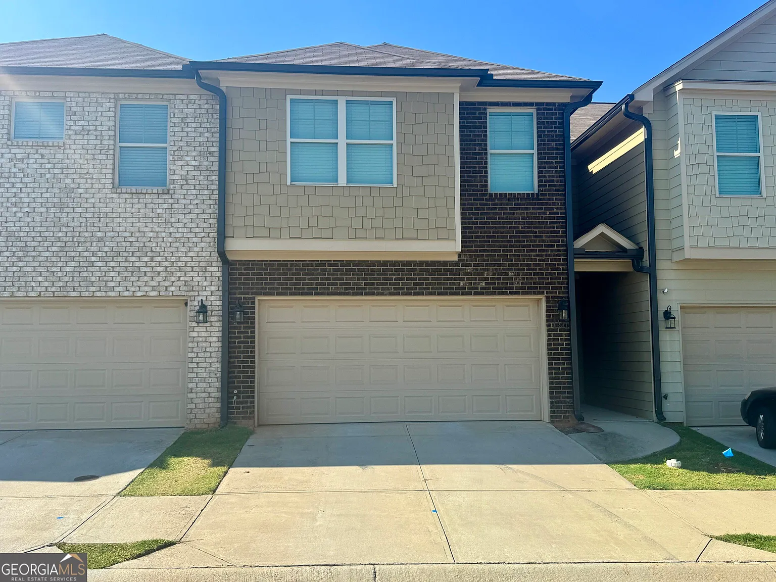 3 bed, 2.5 bath, 1732 sqft, $2,395 — Photo 1