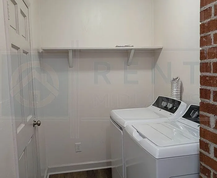2307 Vine St — Photo 8