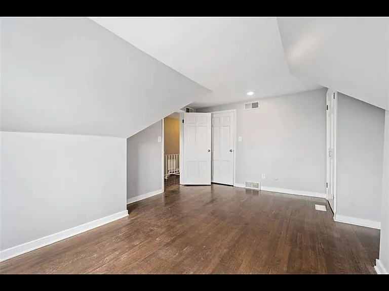6412 Howe St #1 — Photo 27