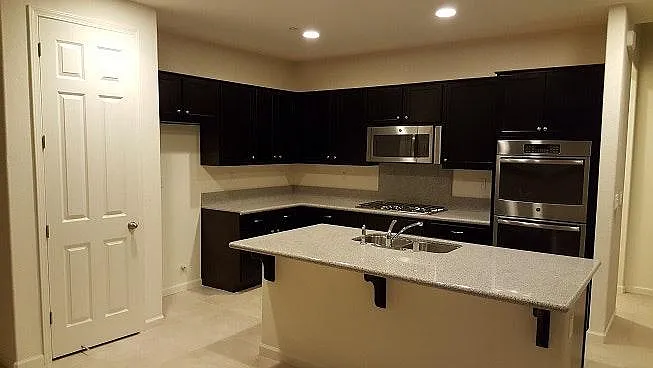 155 W Ladd Dr — Photo 4