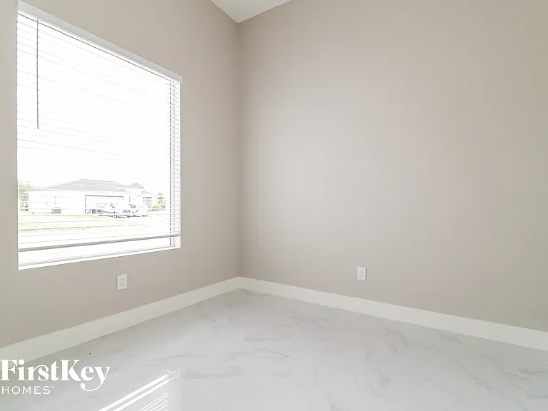 3305 26th St SW — Photo 12