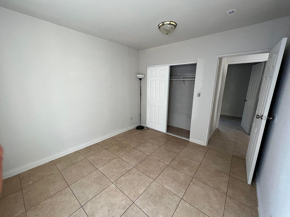 1st bedroom w a great light and closet