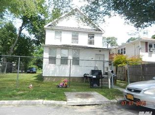 54 10th Ave, Huntington Station, NY 11746