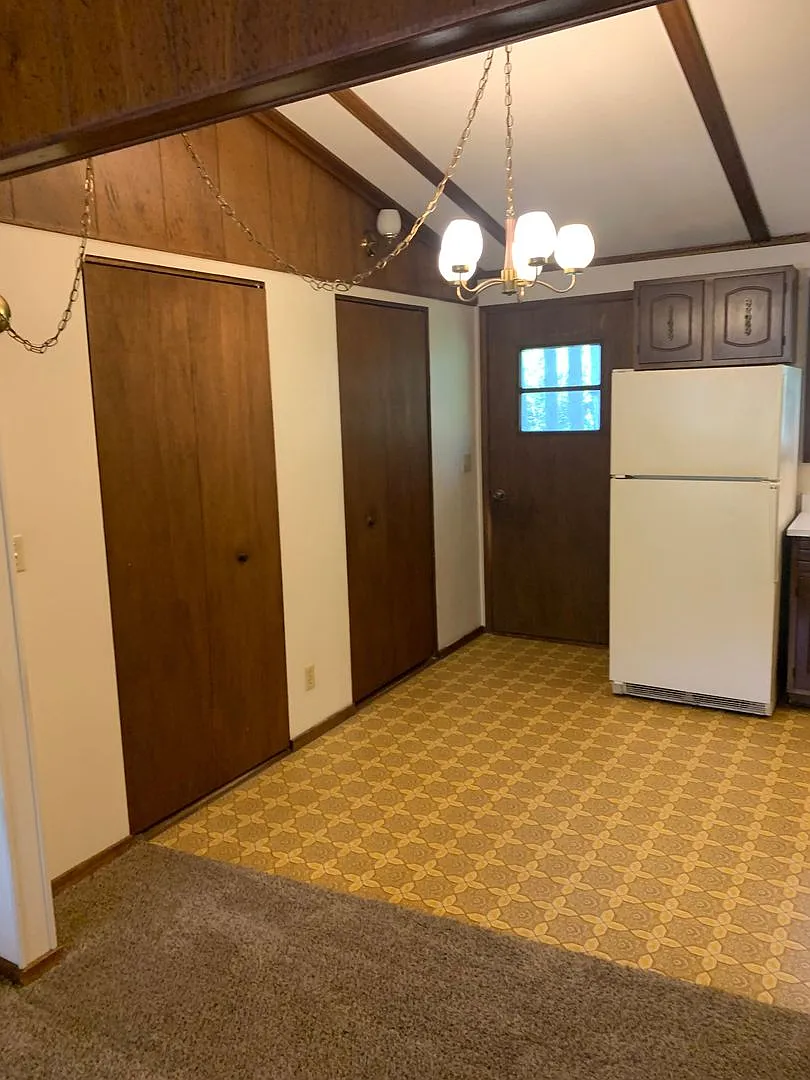 One Bedroom Units located at 1305 Foothill Ave in Schofield — Photo 3