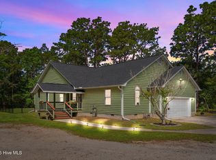 609 Birdie Ln, Southport, NC 28461
