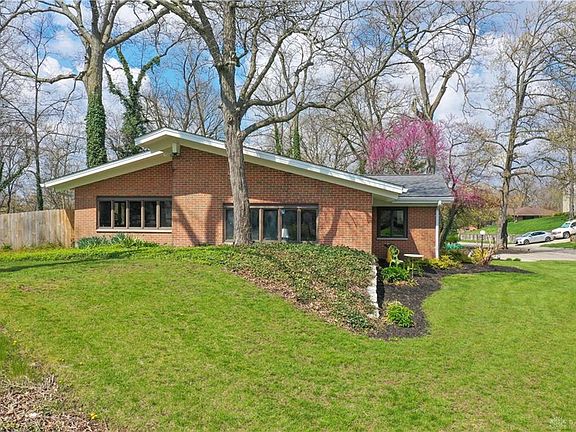 3rd image of 648 Stoneybrook Dr