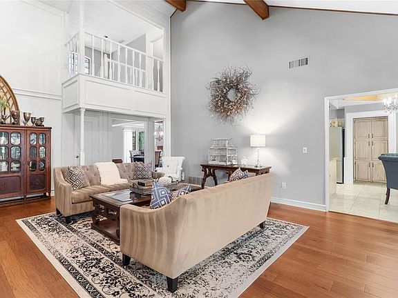 2nd image of 2805 Hacienda Ct